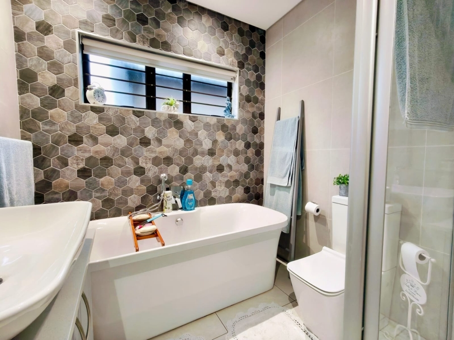 3 Bedroom Property for Sale in Mooivallei Park North West